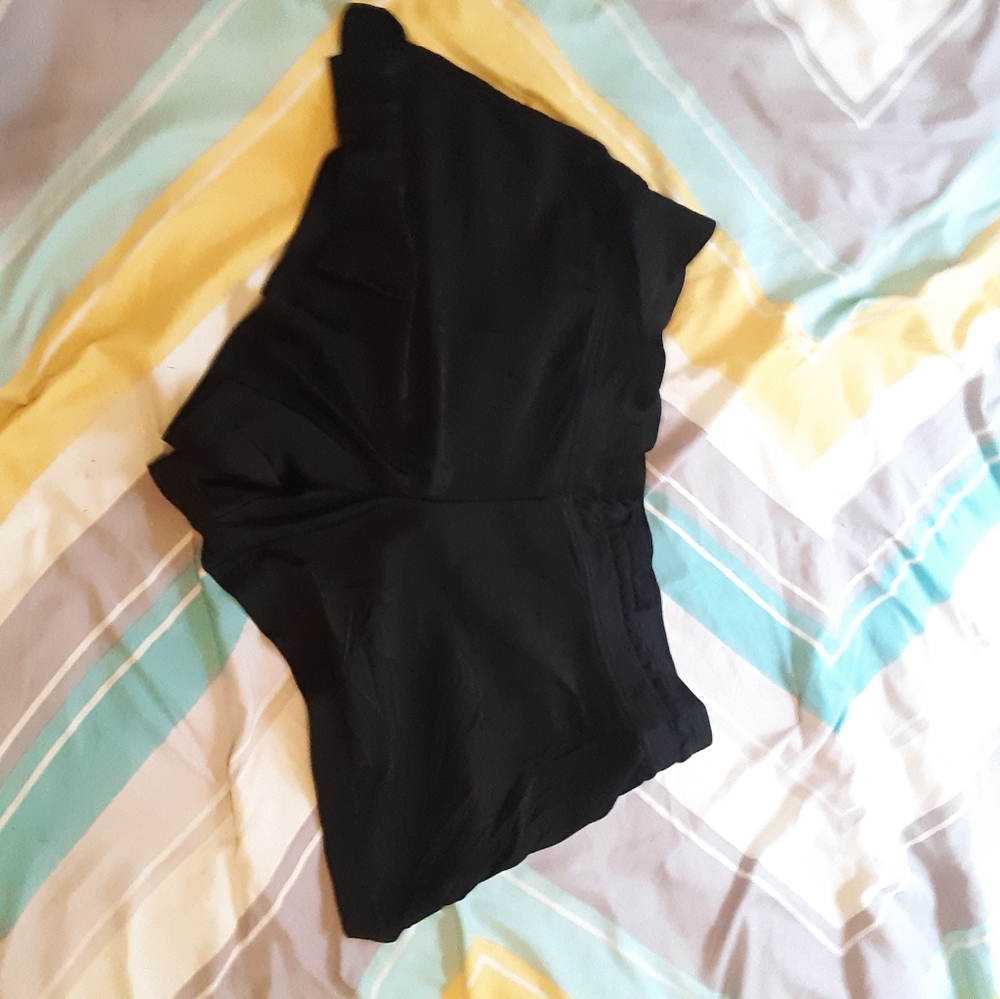 Merona M black athletic shorts